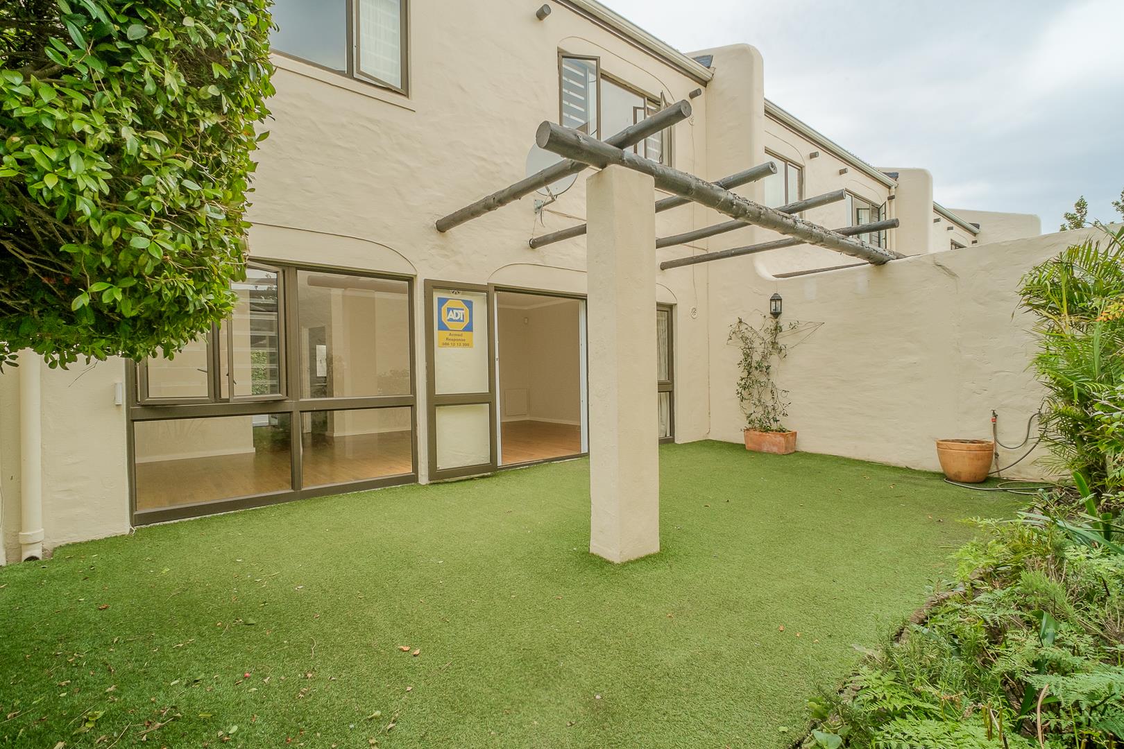 Townhouse · 3 bed · in Meadowridge, Cape Town
