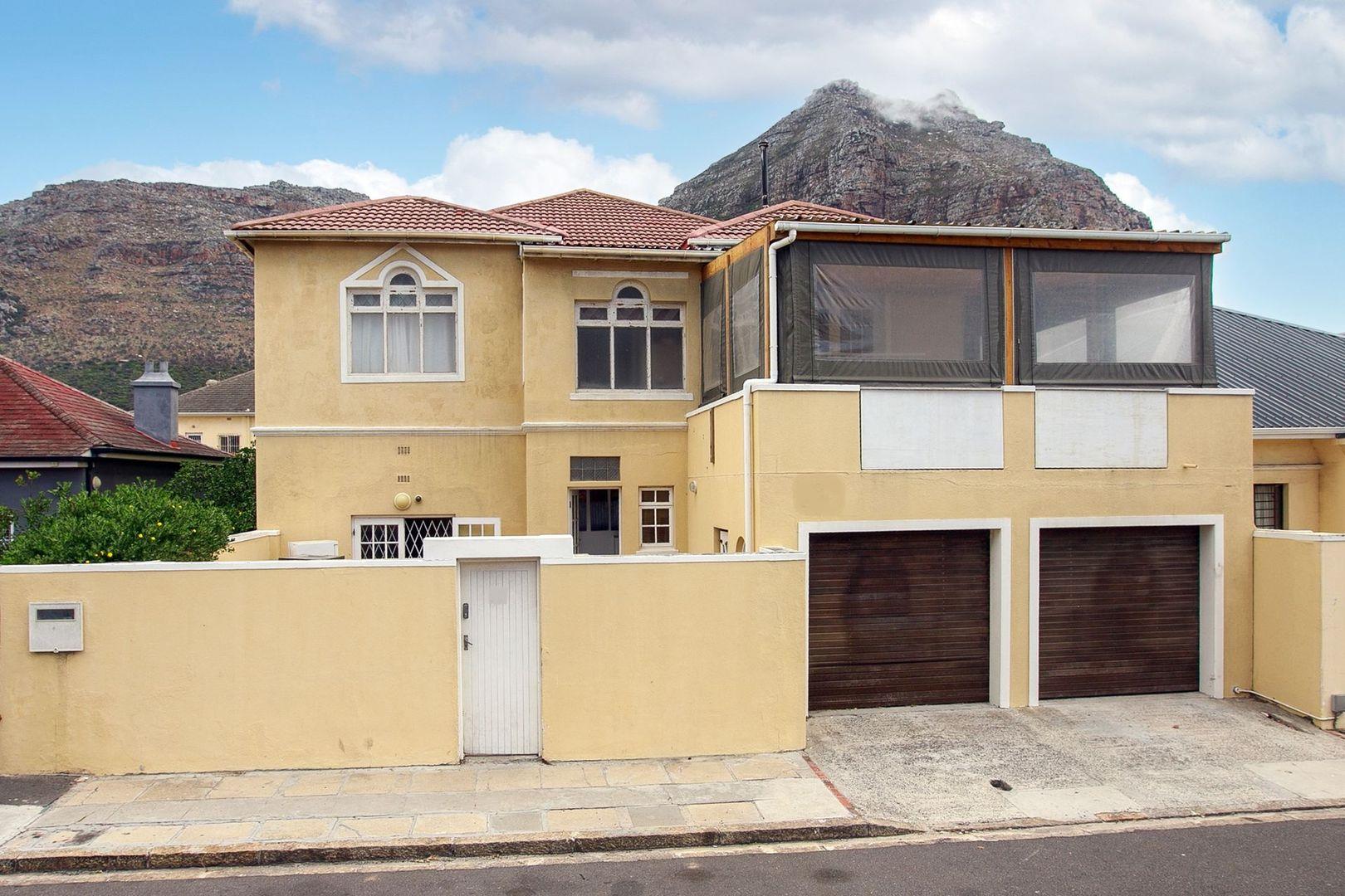Apartment / Flat (Top Floor) · 4 bed · in Muizenberg, Cape Town