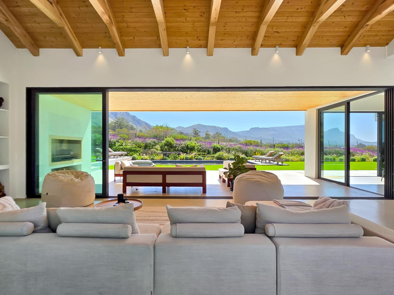 House · 4 bed · in Zwaanswyk, Cape Town