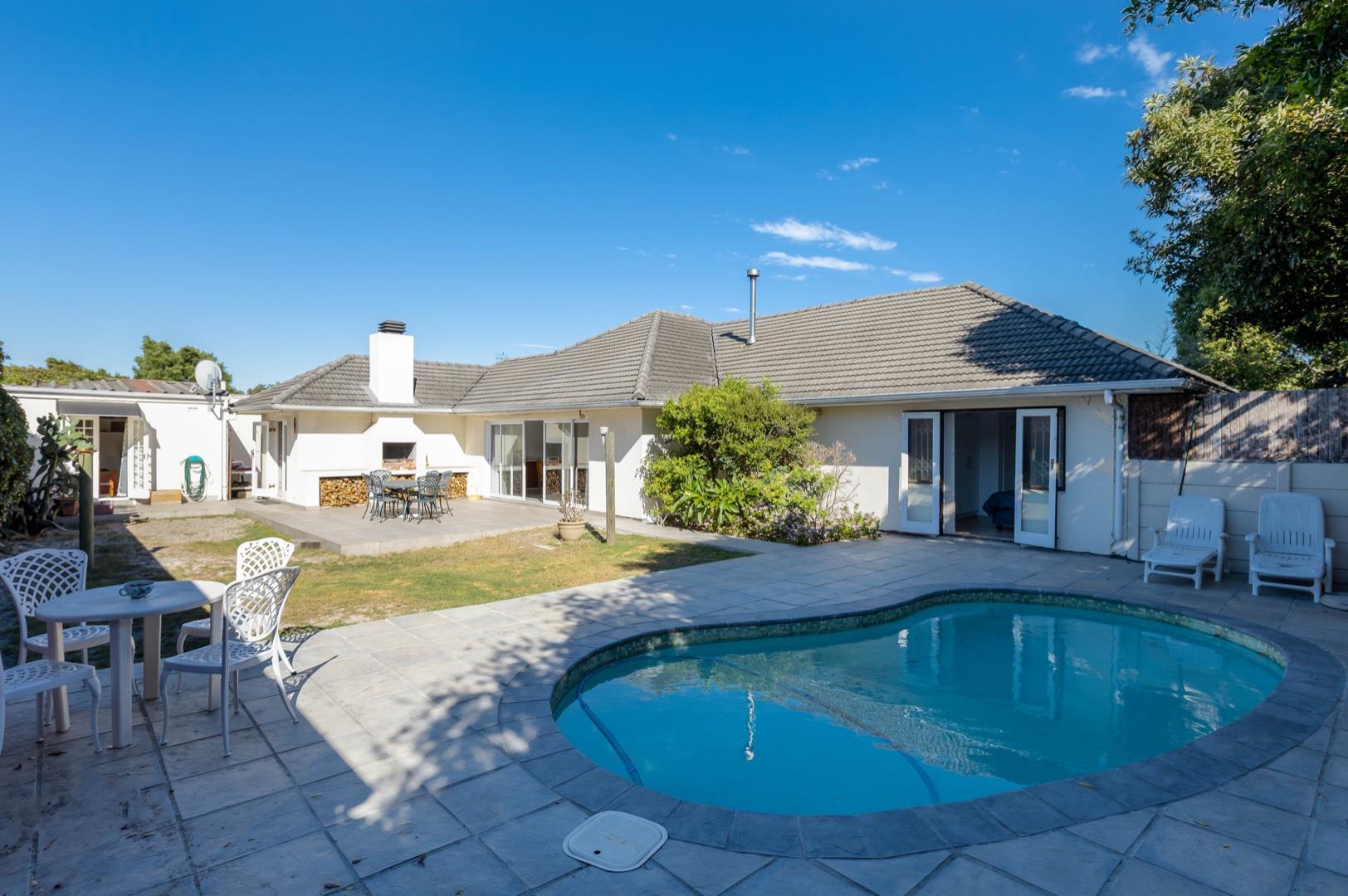 House · 5 bed · in Rondebosch (Silver Mile), Cape Town