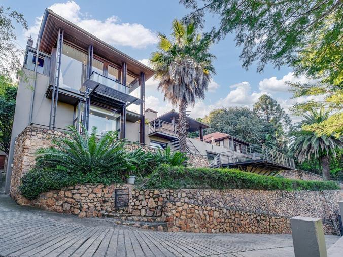 House (Multi-dwelling Estate) · 8 bed · in Northcliff, Randburg